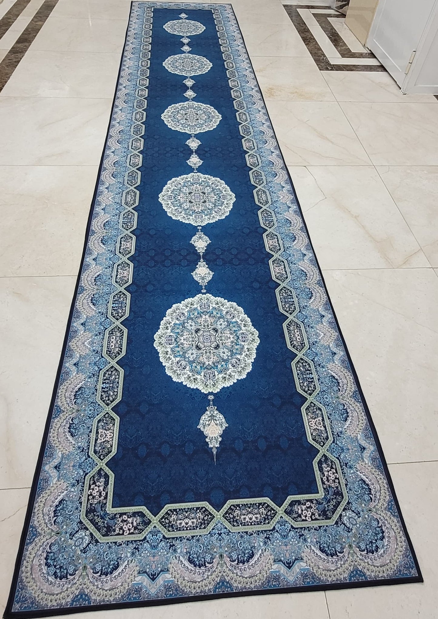 Brand New Crystal carpet - Runner - Anti slip with Quality specifications 80 x 366cm►2.62 x 12.00ft