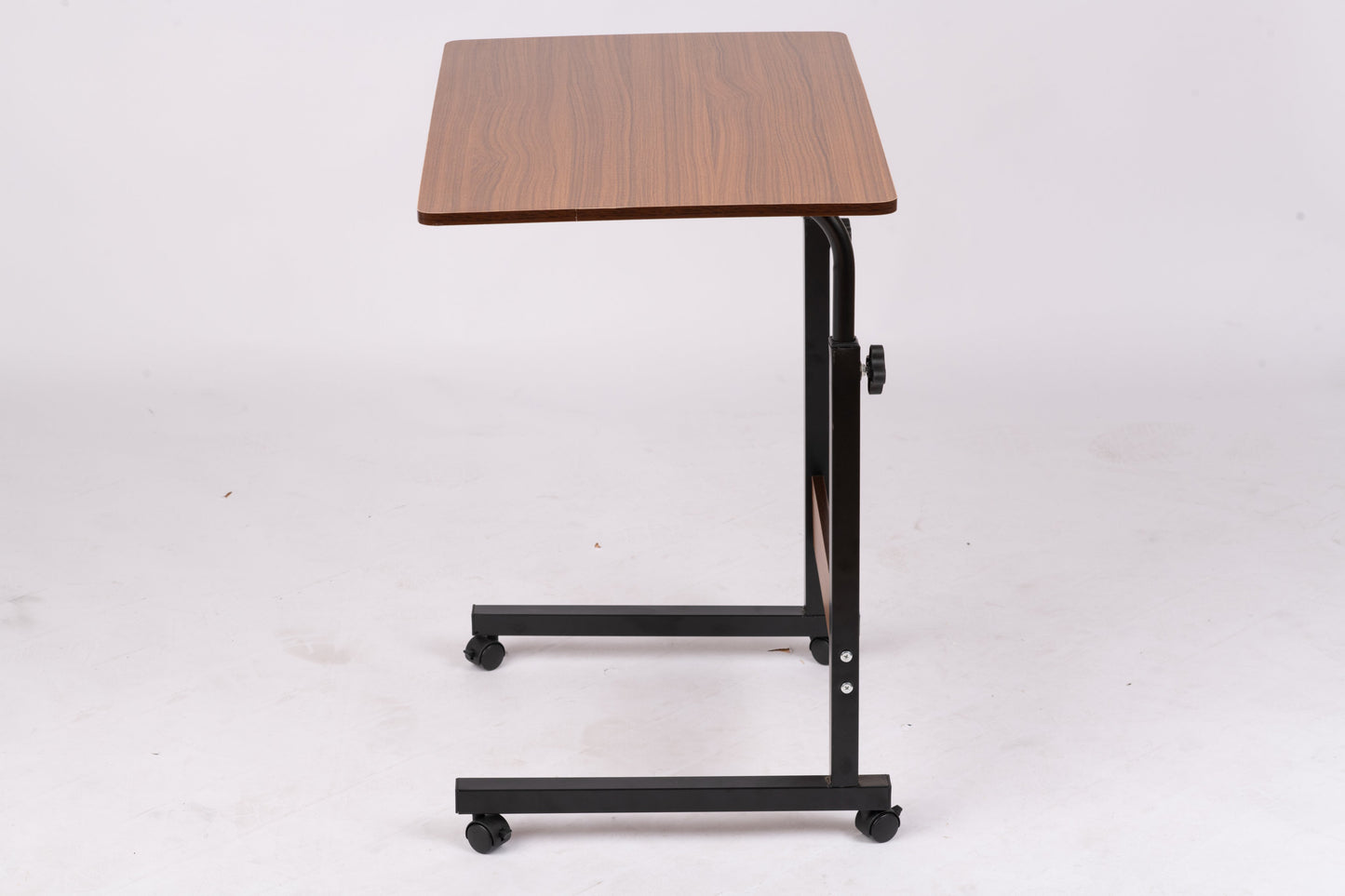 Bureau debout réglable en hauteur avec roulettes
