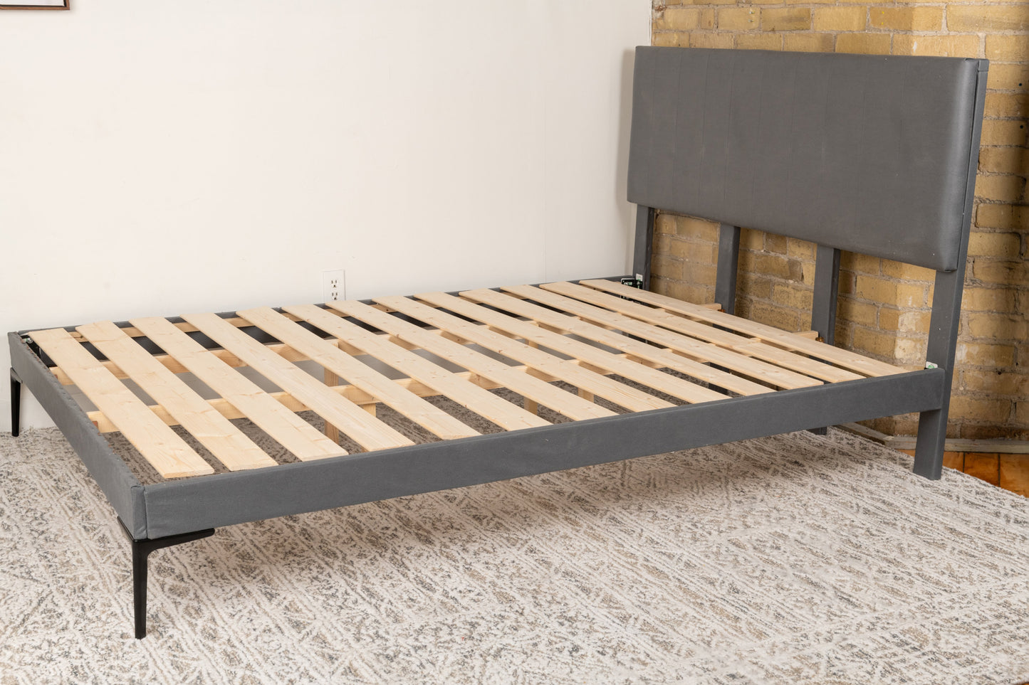 Cadre de lit Queen Size élégant avec lattes en bois