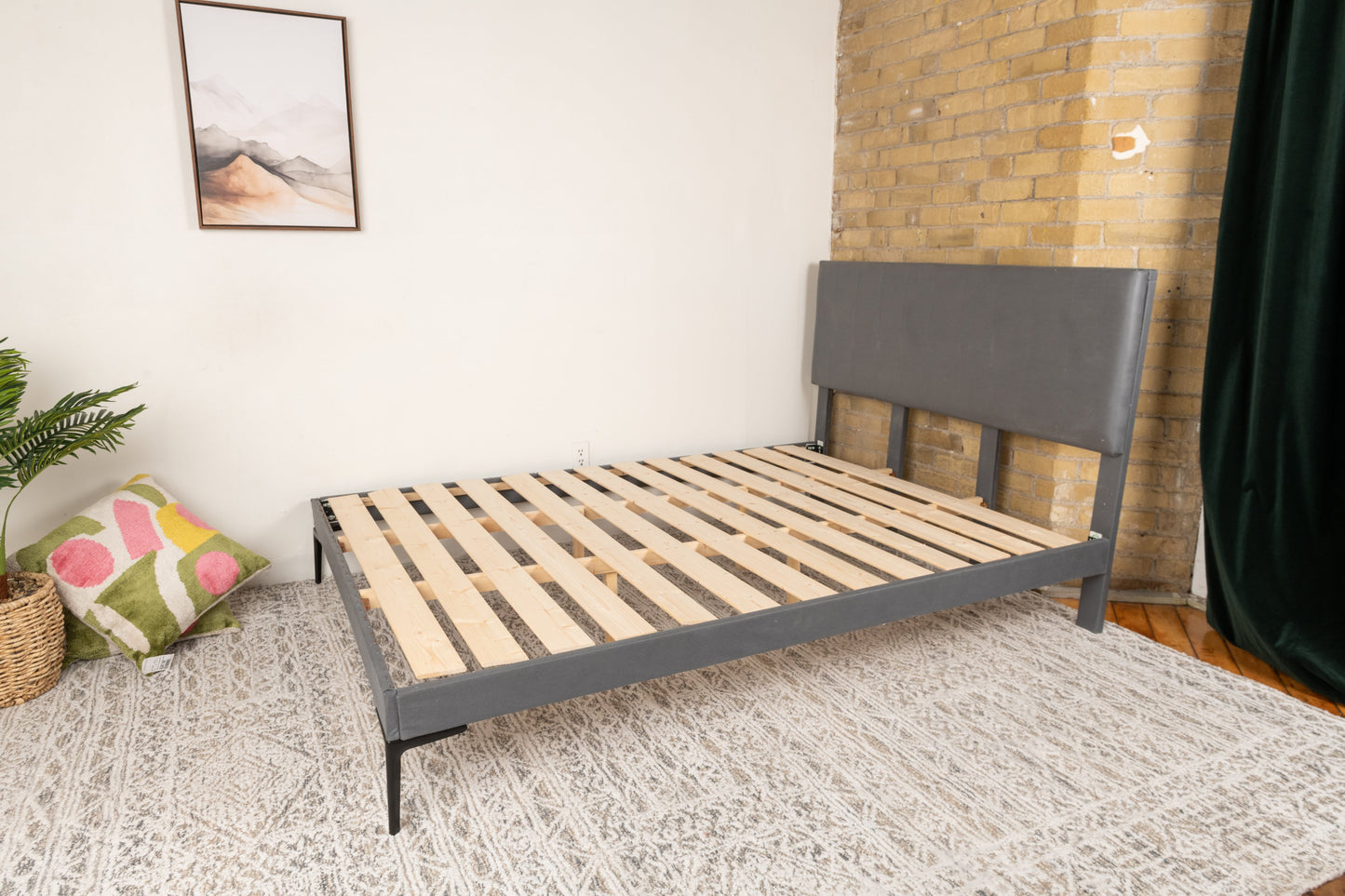 Cadre de lit Queen Size élégant avec lattes en bois