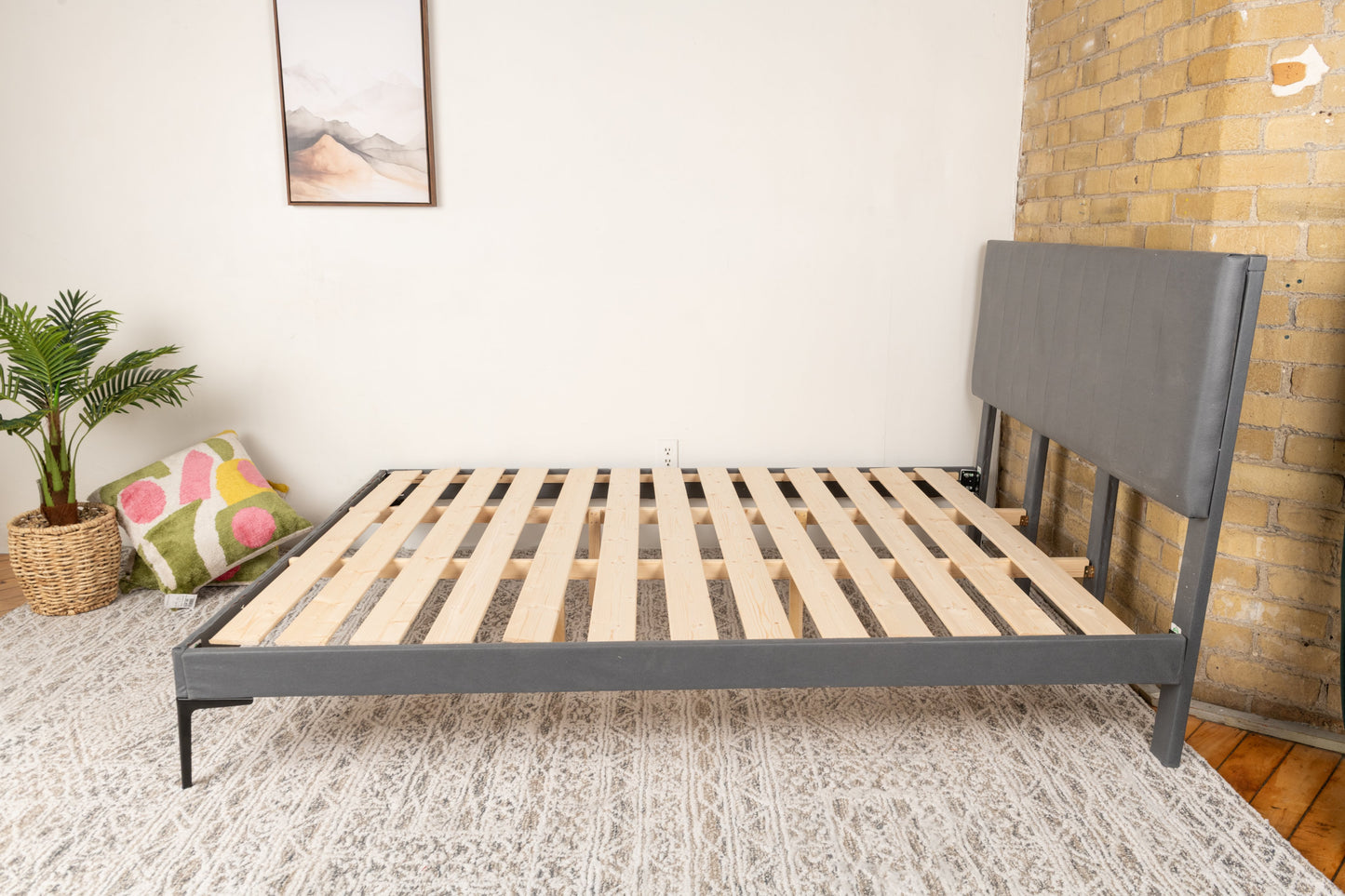 Cadre de lit Queen Size élégant avec lattes en bois