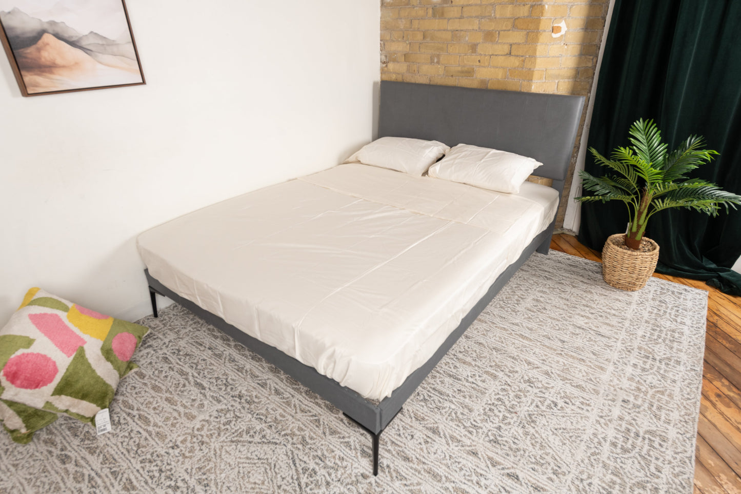 Cadre de lit Queen Size élégant avec lattes en bois