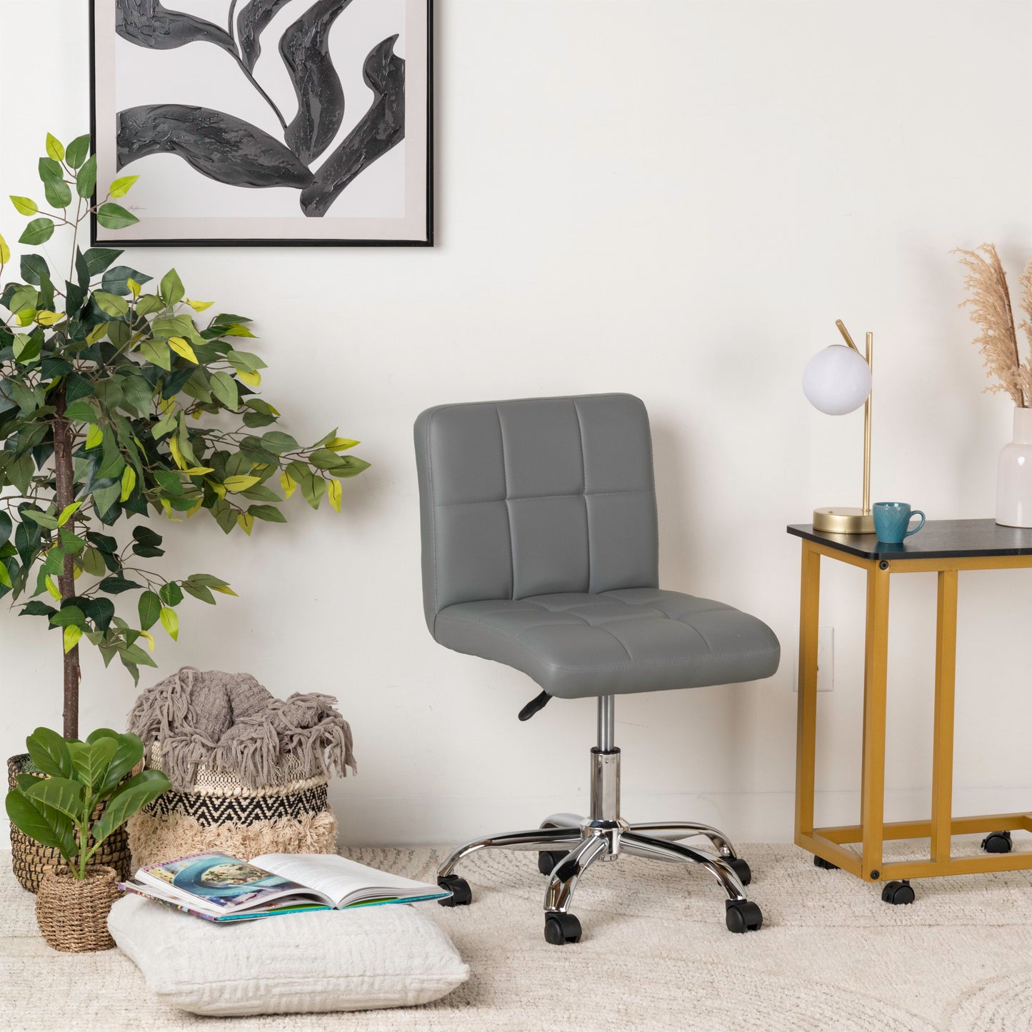 Brand New Ergonomic Leather Chair – Perfect for Office or Waiting Room for Ultimate Comfort