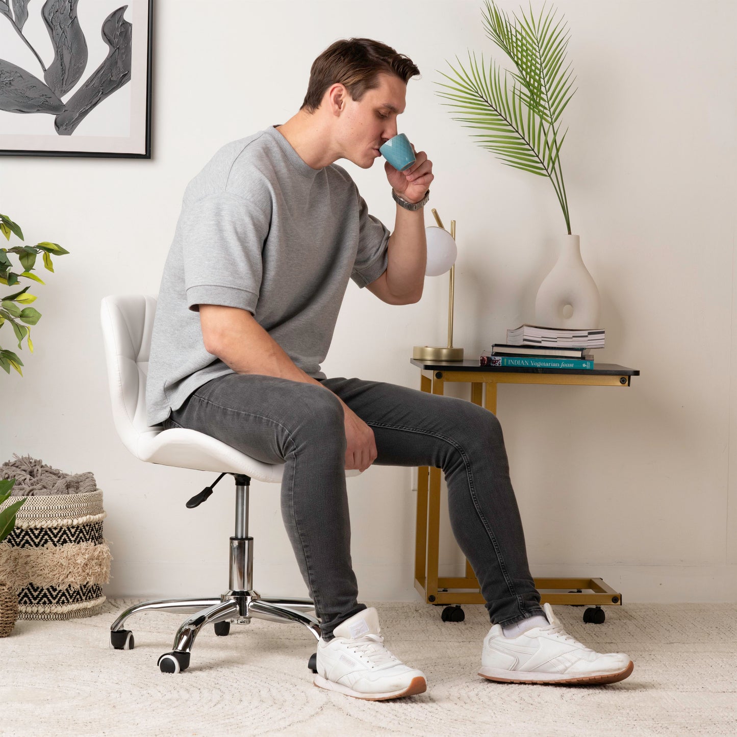 Brand New Ergonomic Leather Chair – Perfect for Office or Waiting Room for All-Day Comfort