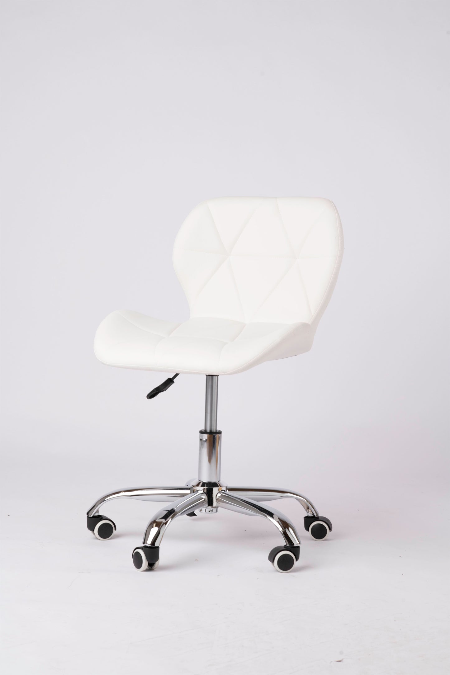 Brand New Ergonomic Leather Chair – Perfect for Office or Waiting Room for All-Day Comfort