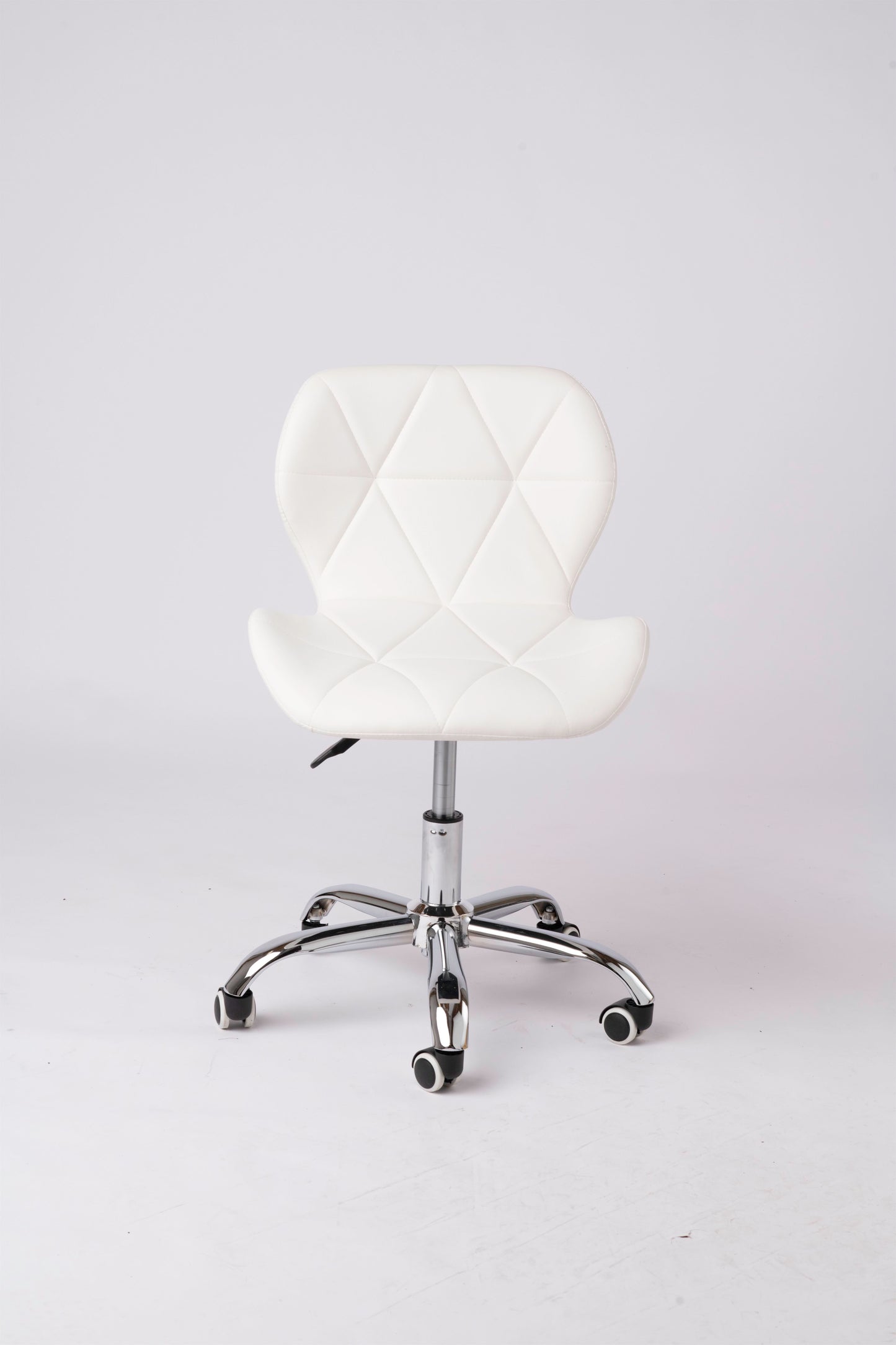 Brand New Ergonomic Leather Chair – Perfect for Office or Waiting Room for All-Day Comfort