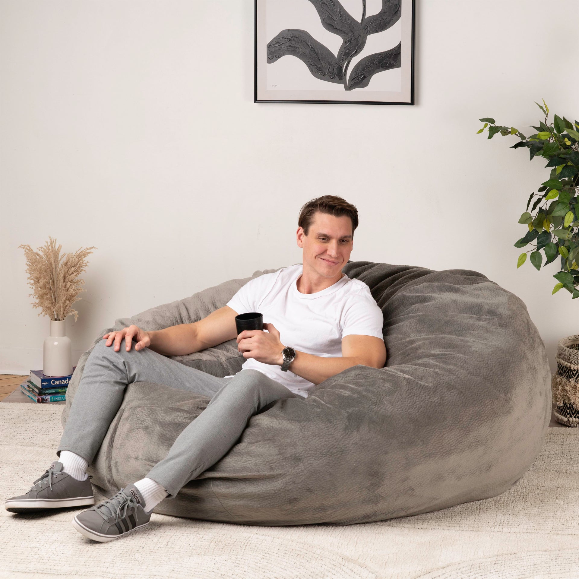 Brand New Giant Foam-Filled Bean Bag for Lounging, Gaming and Relaxation - Ball shape - Faux Fur 5.5 ft