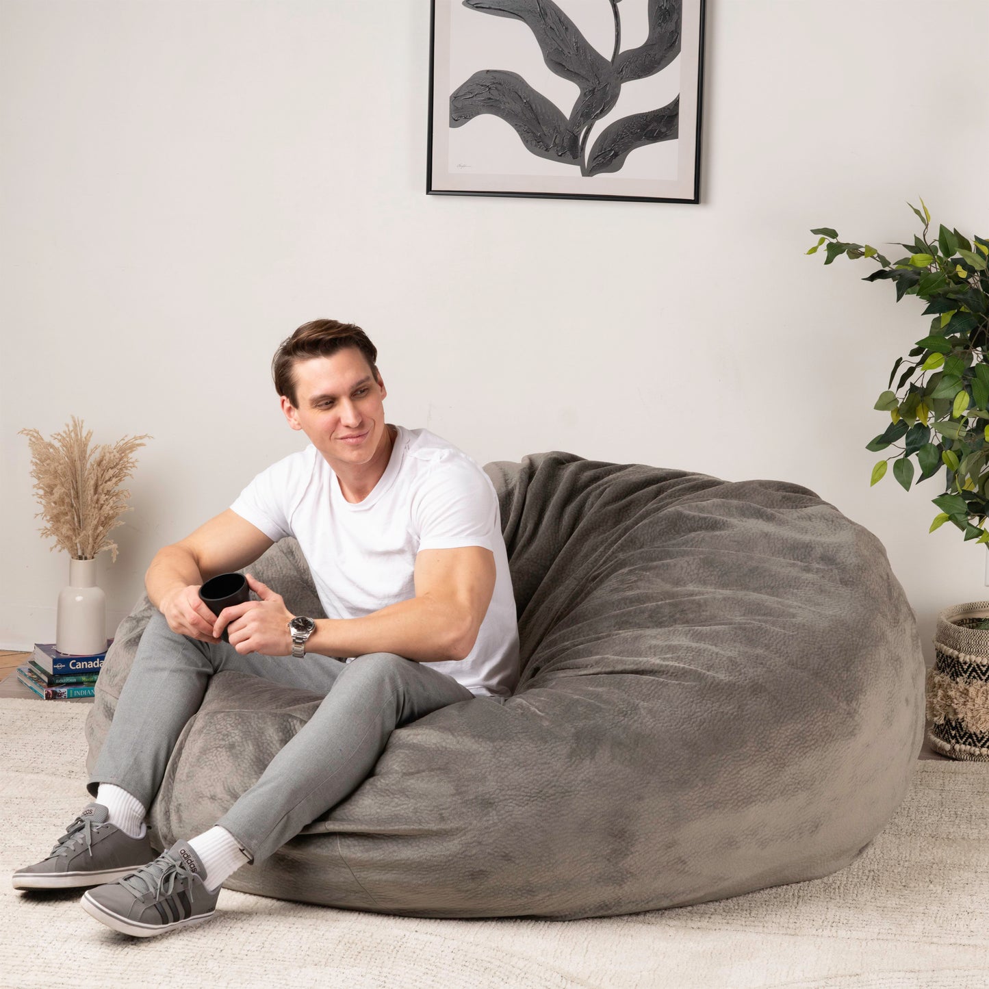 Brand New Giant Foam-Filled Bean Bag for Lounging, Gaming and Relaxation - Ball shape - Faux Fur 5.5 ft