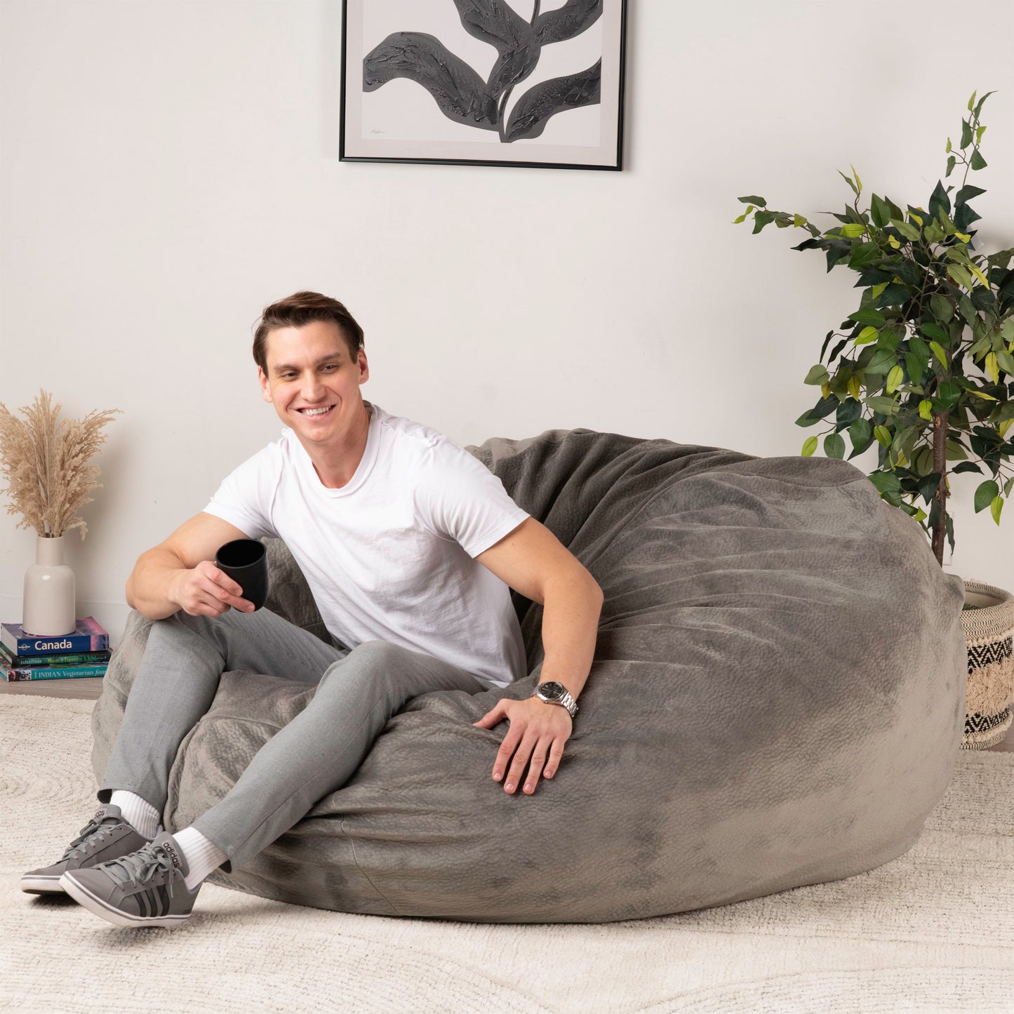 Brand New Giant Foam-Filled Bean Bag for Lounging, Gaming and Relaxation - Ball shape - Faux Fur 5.5 ft